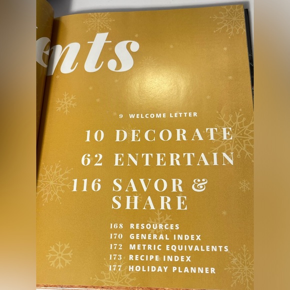 2021 Christmas with Southern Living by Editors of Southern Living - Picture 3 of 6